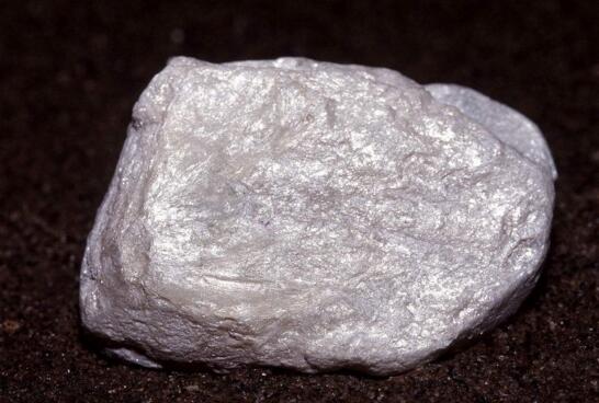 世界上最软的石头，滑石用手指就可以刮下粉末